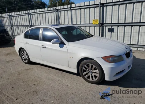 2006 BMW 325 I z USA, uszkodzony, nr VIN WBAVB13556PS66401